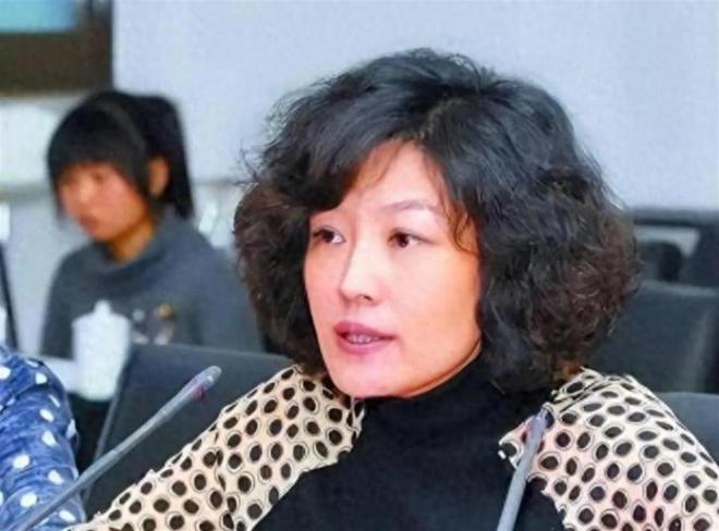 哈文现状：定居纽约富人区，靠丈夫遗产和女儿很潇洒，没有再婚|李咏|赵本山|央视春晚