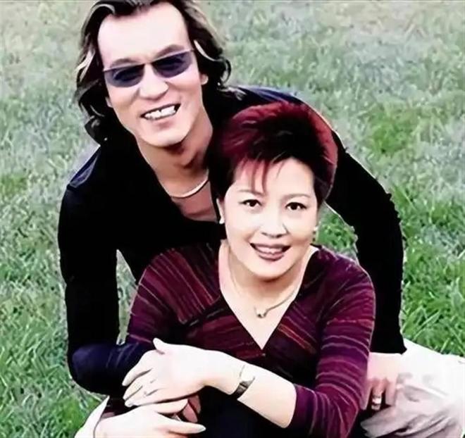 哈文现状：定居纽约富人区，靠丈夫遗产和女儿很潇洒，没有再婚|李咏|赵本山|央视春晚