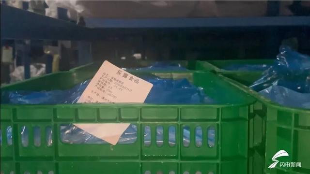 你吃的烤肠、肉丸可能是用鸡脖子做的!河南多家工厂被曝用鸡脖泥做馅料,撒尿牛丸“牛肉味纯靠牛肉膏”!厂家提醒:馅类的产品,少吃|鸡肉|水饺|鸡架|牛肉丸|韩式烤肠