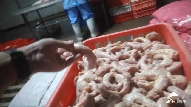 你吃的烤肠、肉丸可能是用鸡脖子做的!河南多家工厂被曝用鸡脖泥做馅料,撒尿牛丸“牛肉味纯靠牛肉膏”!厂家提醒:馅类的产品,少吃|鸡肉|水饺|鸡架|牛肉丸|韩式烤肠