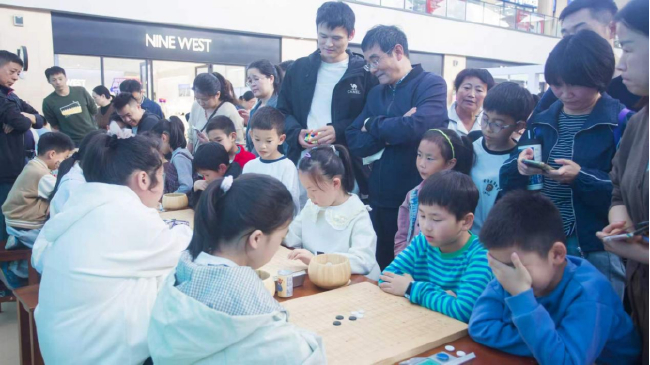 智慧商圈“棋”乐融融 全民健身再掀热潮_棋牌