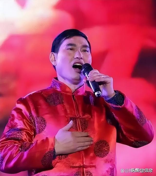 大衣哥再遭重创!到场后演出取消,放出狠话:不挣钱,也不放过TA