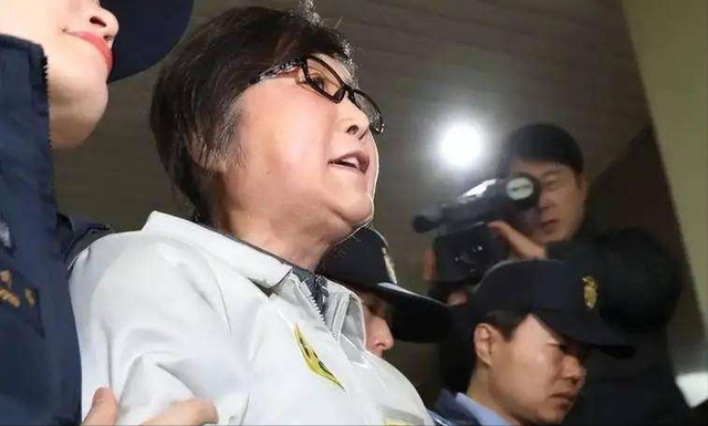 出狱后的朴槿惠生活状态曝光:入住1676平别墅,与小10岁律师相伴
