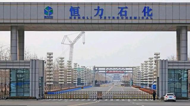 中国女首富范红卫:年入 8117 亿,超华为成第 3 民企,她哪来的钱?