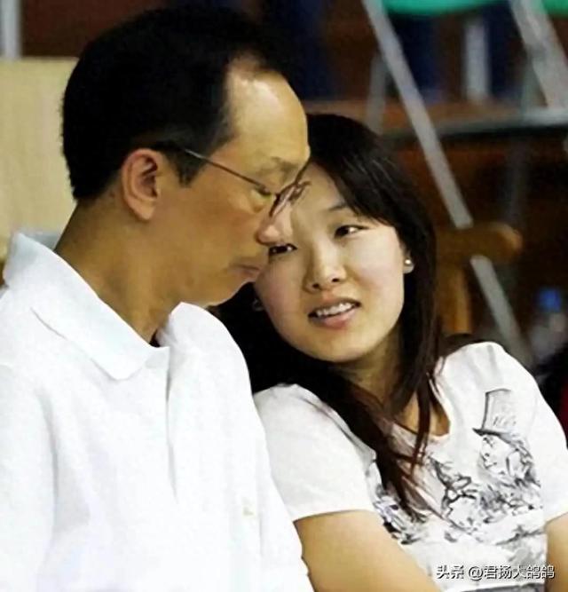 恩爱 24 年敌不过现实,74 岁梁锦松衰老憔悴,48 岁伏明霞仍貌美如花