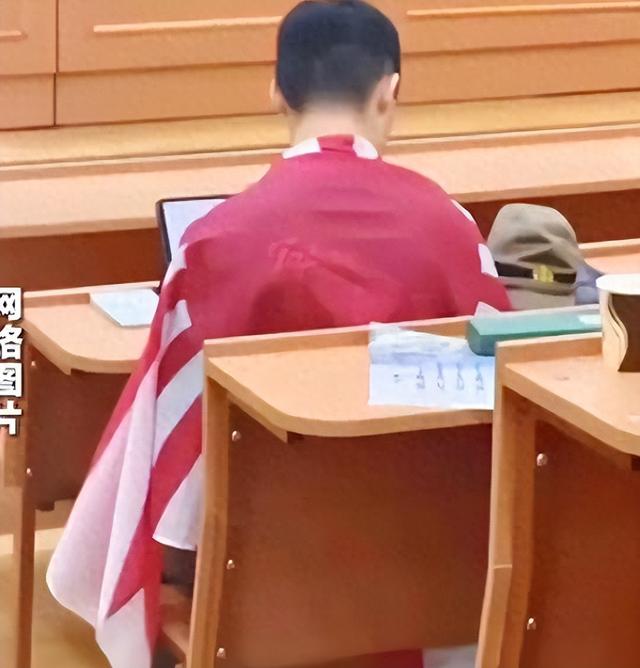 披 “旭日旗” 通报第 2 天,北京日报点出更狠的一条:他还支持分裂