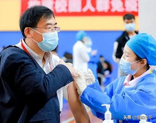 科兴疫苗再陷争议漩涡,当年打完三针的人,该怎么理性看待这件事