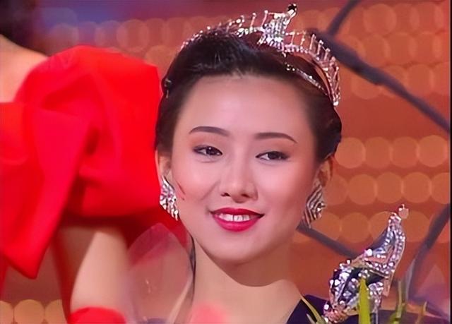 翁虹19岁女儿三次拒爱,在美国上学却“不随便”,家庭教育很传统
