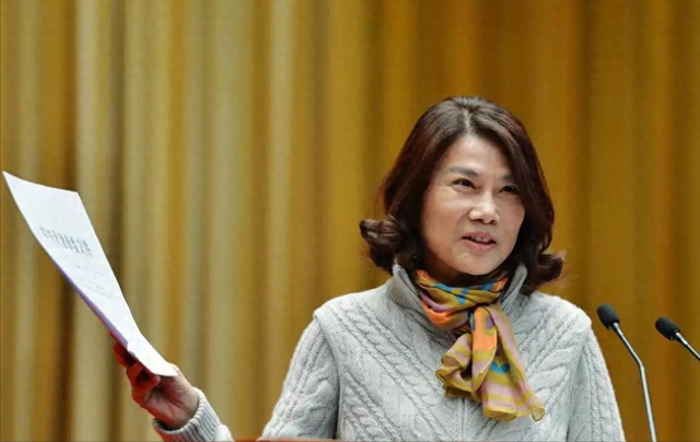 旭日旗事件引爆全网,真相越挖越后怕,董明珠一年前的担心没说错