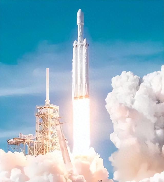 中美俄火箭最大推力差距太大！美7130吨，俄4620吨，中国令我意外