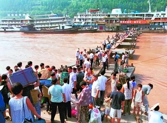 三峡大坝收支出炉：运行20余年，总投资近2500亿，如今回本了吗？
