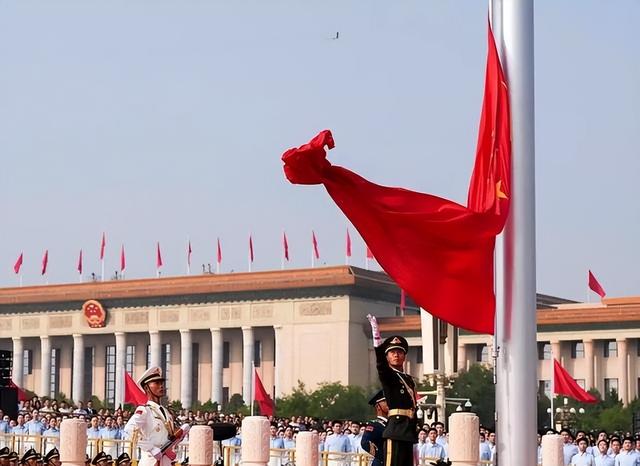 全世界没一个国家，敢在军事方面和中国较量，之前是，现在更是！