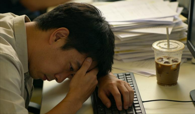 肾内科主任:尿毒症最危险信号,不是口渴,而是频繁出现这5异常