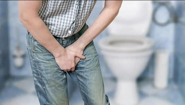 肾内科主任:尿毒症最危险信号,不是口渴,而是频繁出现这5异常