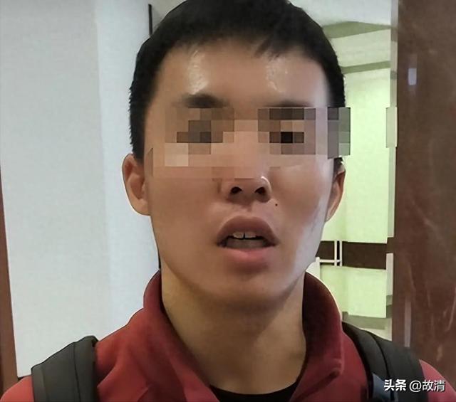 细思极恐！南京披旗学生遣返后，大量账号公开站队，谁在暗中指挥