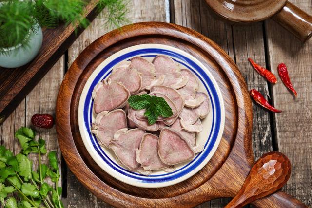 为什么高尿酸越来越多？医生：不想高尿酸找上门，这4种食物要少吃